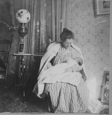 Pic, Probably Kate River Oullahan in 1902 with new baby Catherine.
