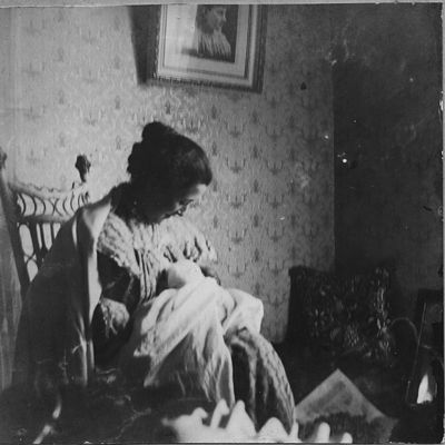 Pic, Probably Kate River Oullahan in 1902 with new baby Catherine.