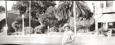 Pic, Ada Chandler Oakes in front of a house, Haywards, California